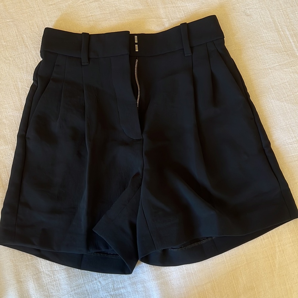 Effortless shorts Aritzia